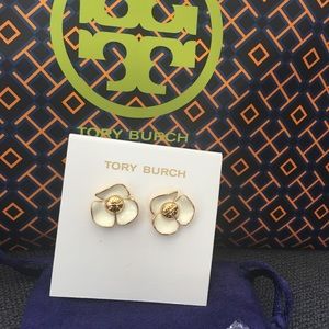 NWT TORY BURCH FLEUR STUD EARRINGS